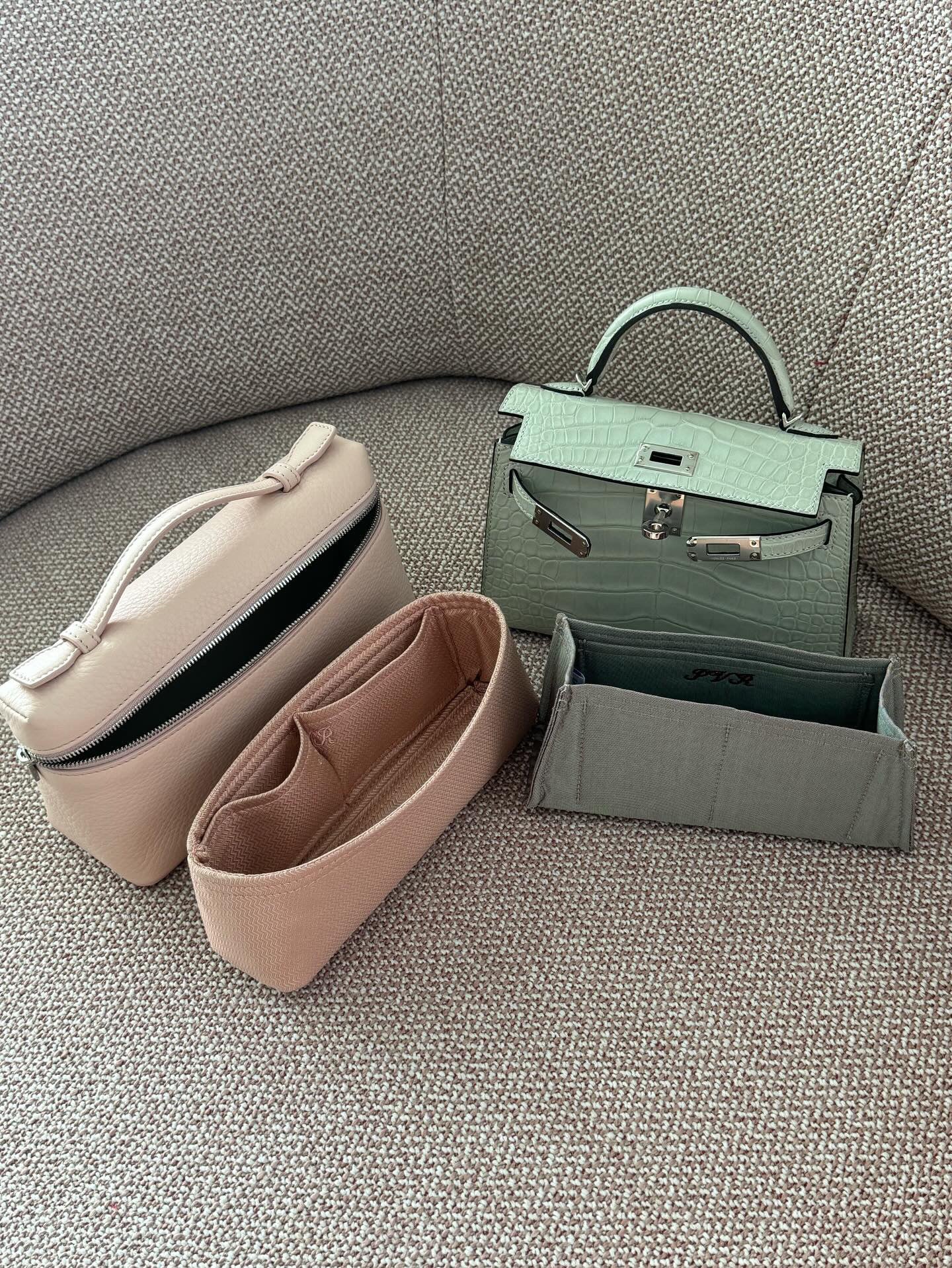 Merandi Luxury bag insert for Loro Extra Pocket PouchMERANDI bag insert is the perfect blend of luxury and functionality. Crafted with Thai premium silk, this practical luxury bag organizer/insert keeps all your belongings organized in your beloved Hermès