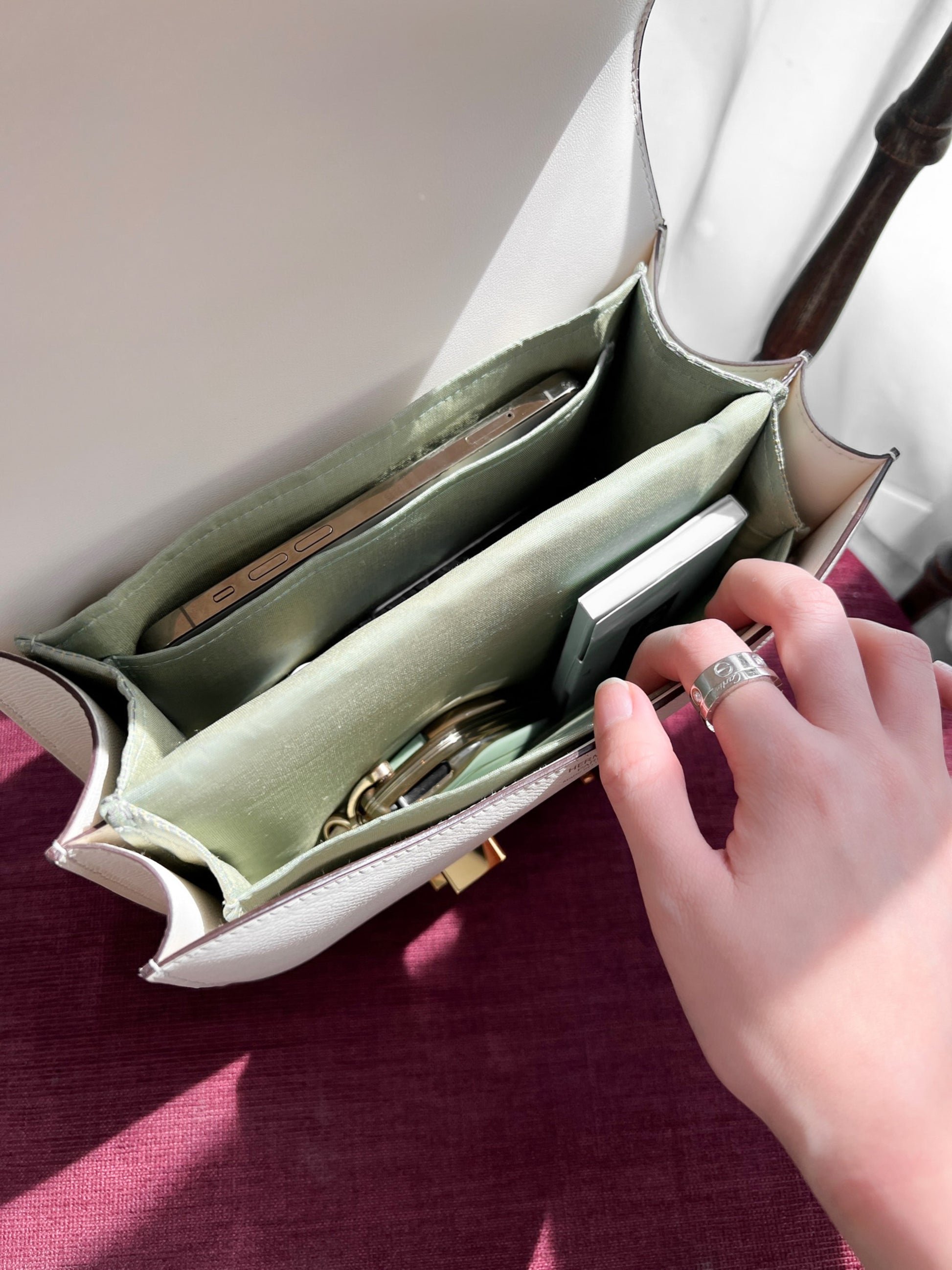 Merandi Luxury bag insert for ConstanceMERANDI bag insert is the perfect blend of luxury and functionality. Crafted with Thai premium silk, this practical luxury bag organizer/insert keeps all your belongings organized in your beloved Hermès, Loro Piana,