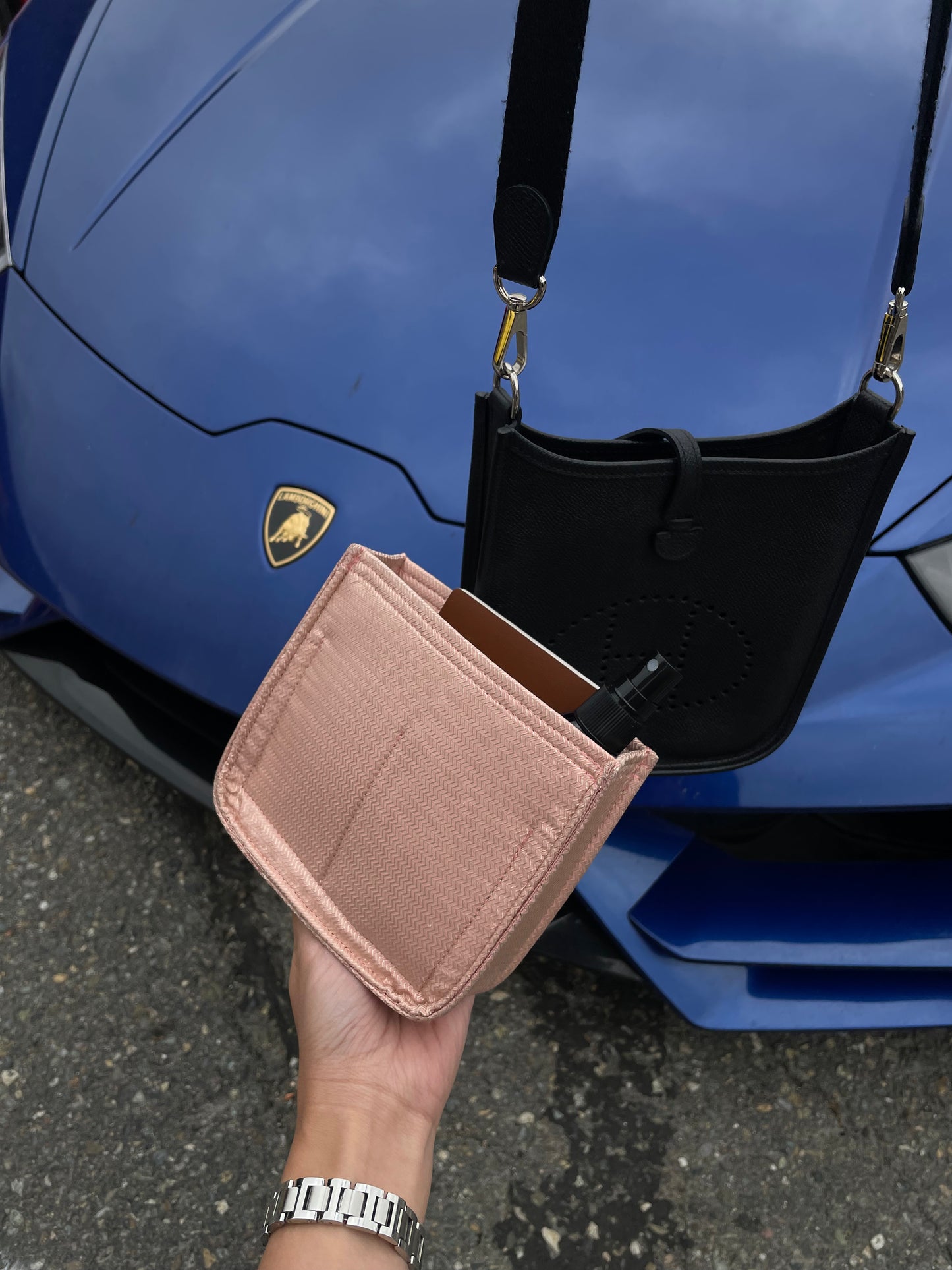Merandi Luxury bag insert for EvelyneMERANDI bag insert is the perfect blend of luxury and functionality. Crafted with Thai premium silk, this practical luxury bag organizer/insert keeps all your belongings organized in your beloved Hermès, Loro Piana, Th