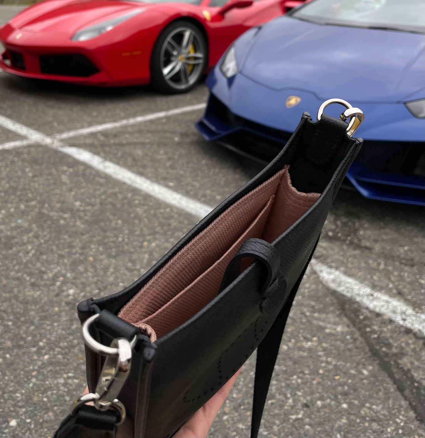 Merandi Luxury bag insert for EvelyneMERANDI bag insert is the perfect blend of luxury and functionality. Crafted with Thai premium silk, this practical luxury bag organizer/insert keeps all your belongings organized in your beloved Hermès, Loro Piana, Th