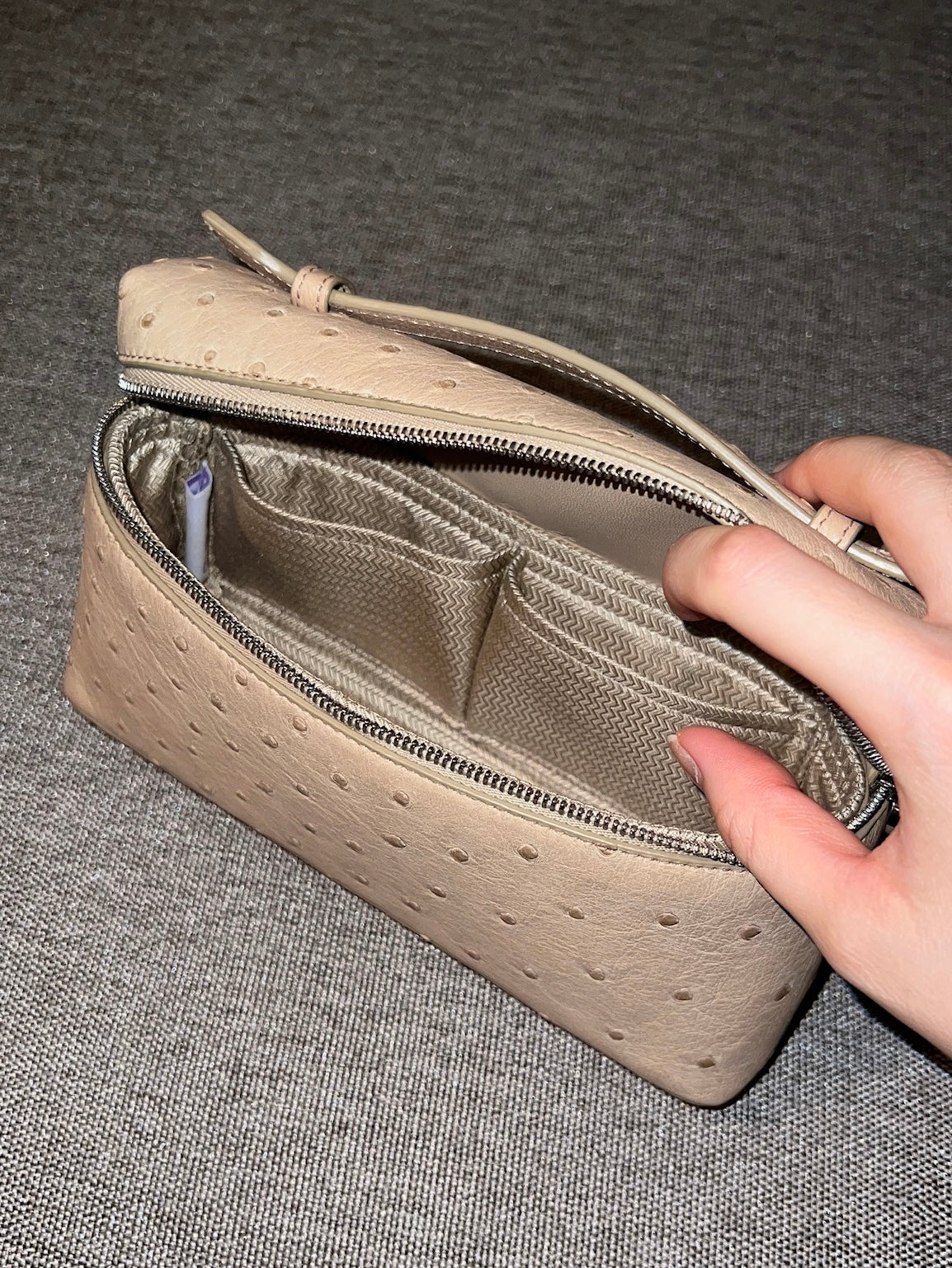Merandi Luxury bag insert for Loro Extra Pocket PouchMERANDI bag insert is the perfect blend of luxury and functionality. Crafted with Thai premium silk, this practical luxury bag organizer/insert keeps all your belongings organized in your beloved Hermès